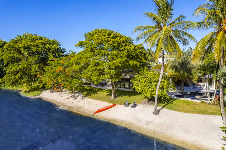 Fort Lauderdale Coastal Estate Private Cinema, Guest House & Direct Beach Access