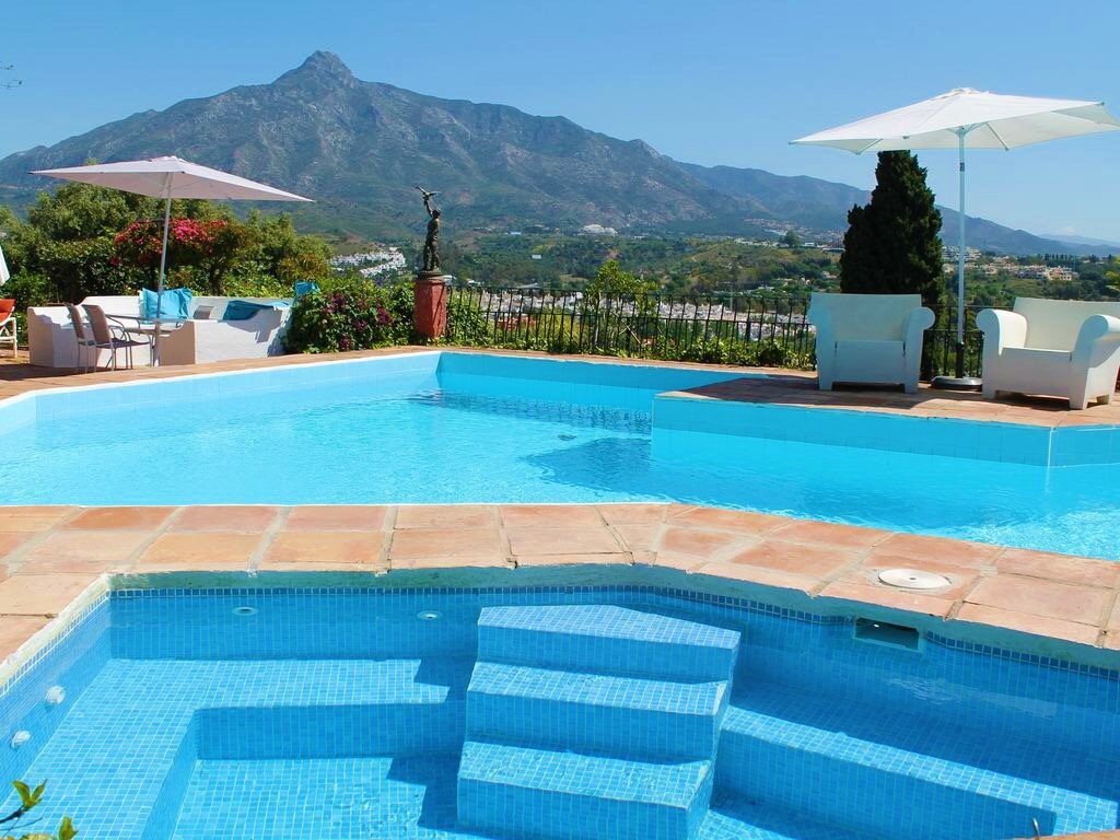 Beach Villa Panoramic Views in Marbella