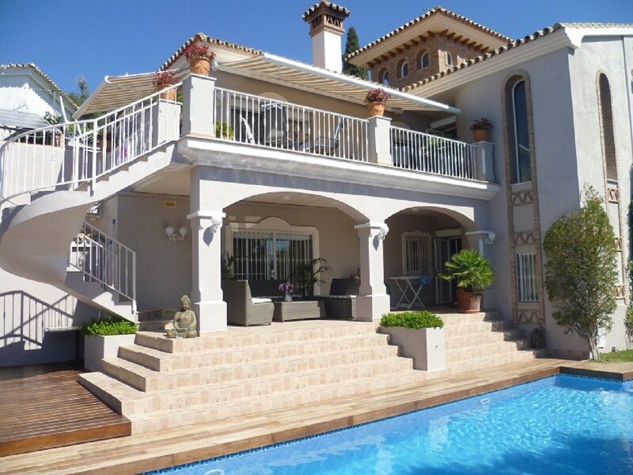 High-End Completely Refurbished Villa in el Rosario