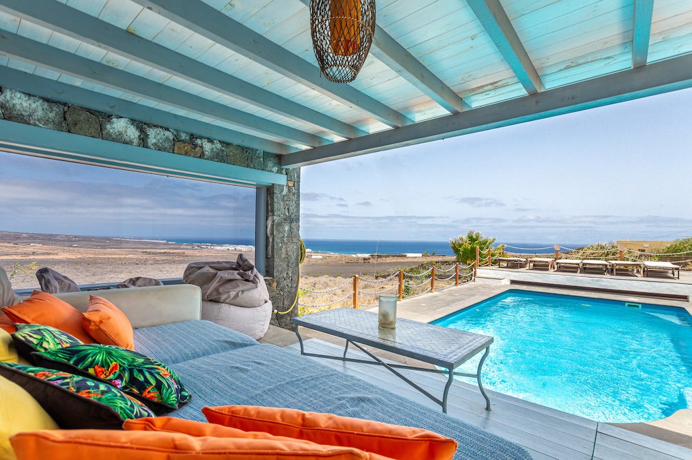 Exquisite, Spacious Tranquil Location Villa in Tabayesco